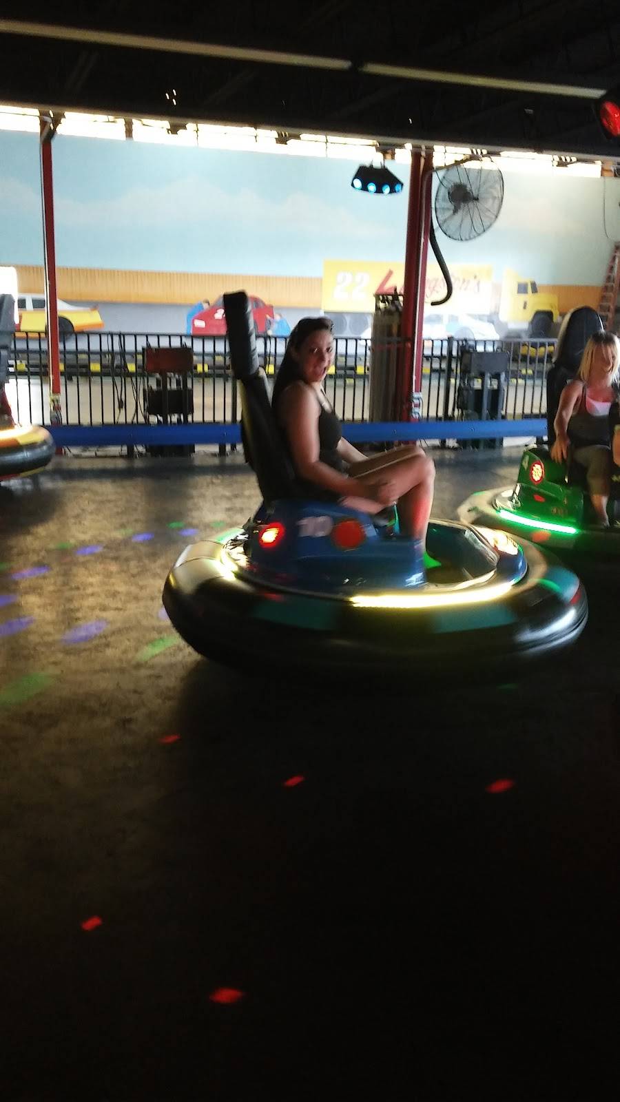 Livingstons Amusement Center | restaurant | 5947 Clark Center Ave, Sarasota, FL 34238, USA | 9419257665 OR +1 941-925-7665