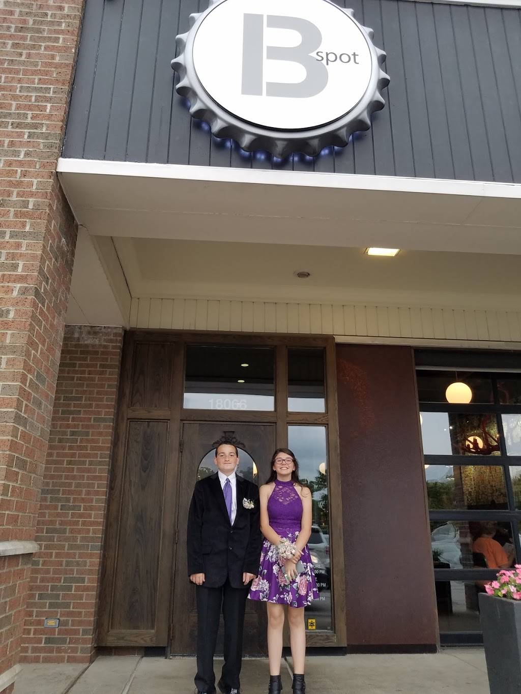 B Spot | restaurant | 18066 Royalton Rd, Strongsville, OH 44136, USA | 4405729600 OR +1 440-572-9600