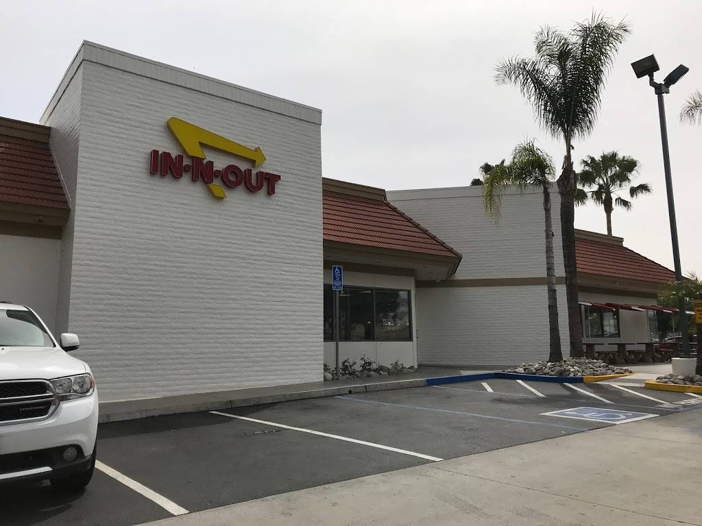 In-N-Out Burger | restaurant | 10525 Carmenita Rd, Santa Fe Springs, CA 90670, USA | 8007861000 OR +1 800-786-1000