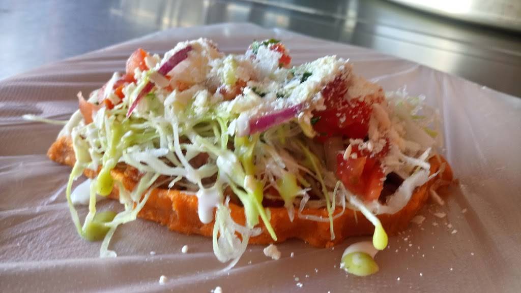 Tacos La Esquina Pescado Y Camarón | restaurant | Av Caoba 47c, El Refugio, Redondo, B.C., Mexico | 016641826306 OR +52 664 182 6306