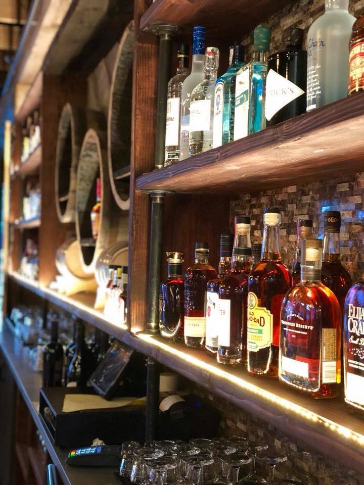 Limestone BBQ and Bourbon | restaurant | 2062 Limestone Rd, Wilmington, DE 19808, USA | 3022742085 OR +1 302-274-2085