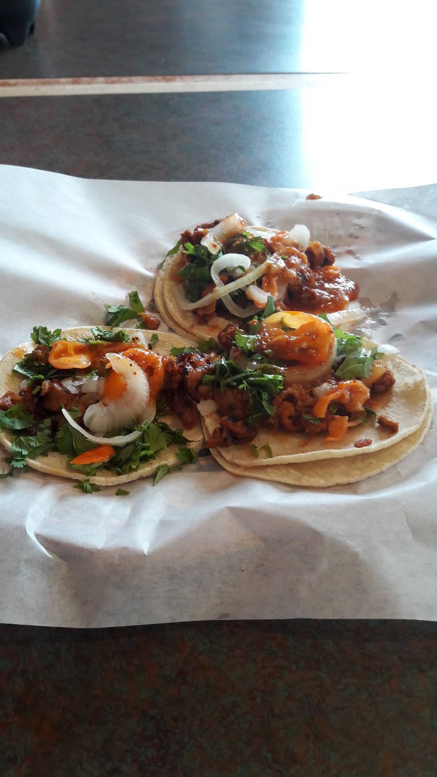 Taqueria El Chavocho | restaurant | 900 W Wooley Rd, Oxnard, CA 93030, USA | 8054836700 OR +1 805-483-6700