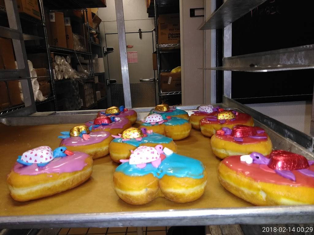 Dunkin | bakery | 1173 W Intl Speedway Blvd, Daytona Beach, FL 32114, USA | 3869477238 OR +1 386-947-7238