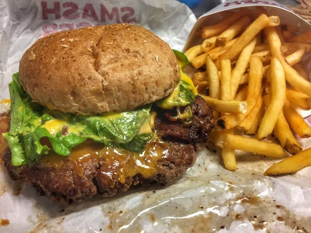 Smashburger | restaurant | Crossways Shopping Center, 1412 Greenbrier Pkwy unit 138, Chesapeake, VA 23320, USA | 7573513792 OR +1 757-351-3792