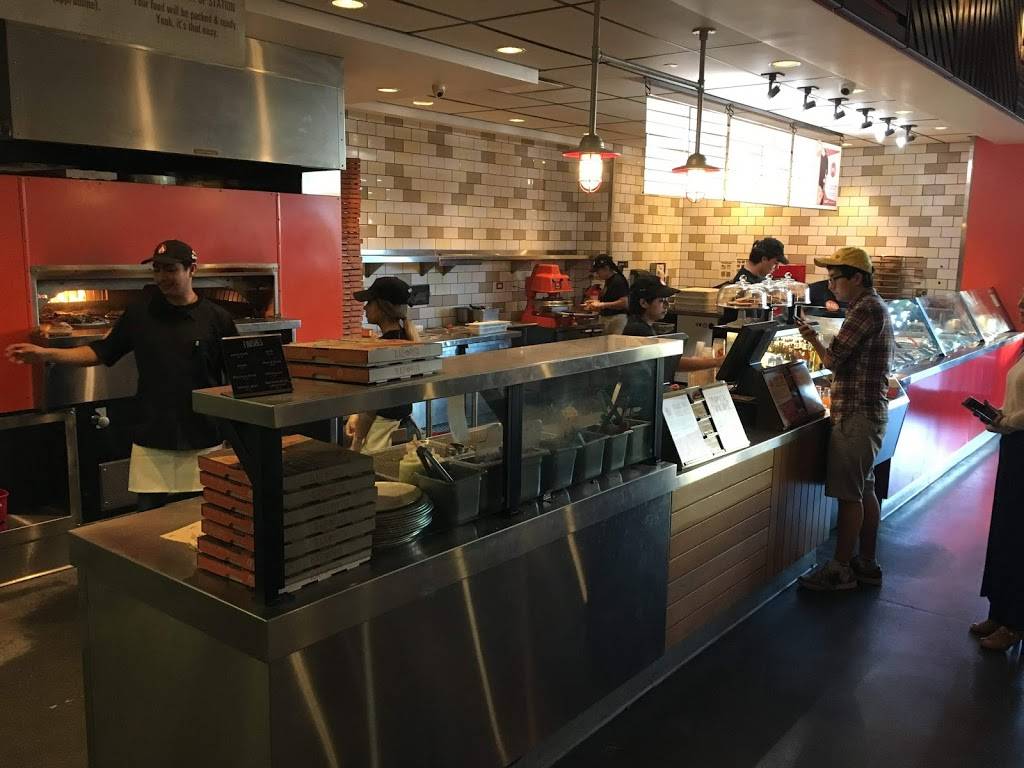 Blaze Pizza | meal takeaway | 990 Town Center Dr, La Cañada Flintridge, CA 91011, USA | 8184830535 OR +1 818-483-0535