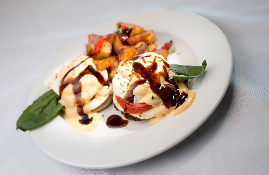 Mackenzie Bar & Grill | restaurant | 18 Clubhouse Rd, Santa Cruz, CA 95060, USA | 8314599162 OR +1 831-459-9162