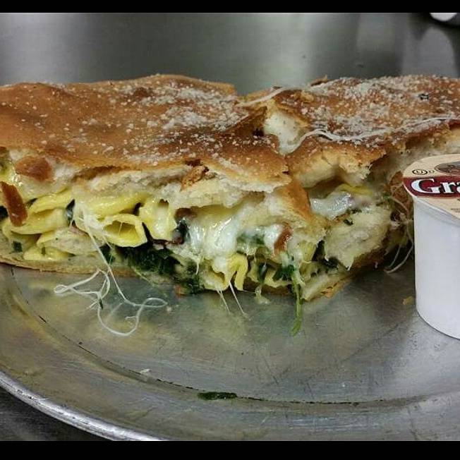 Annas Pizza & Pasta | restaurant | 101 S Benton St, Winnebago, IL 61088, USA | 8153351065 OR +1 815-335-1065