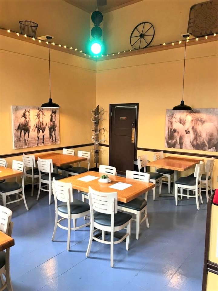 The Sly Fox at Magnolias | restaurant | 105 Harlee St, Marion, SC 29571, USA | 8437027836 OR +1 843-702-7836