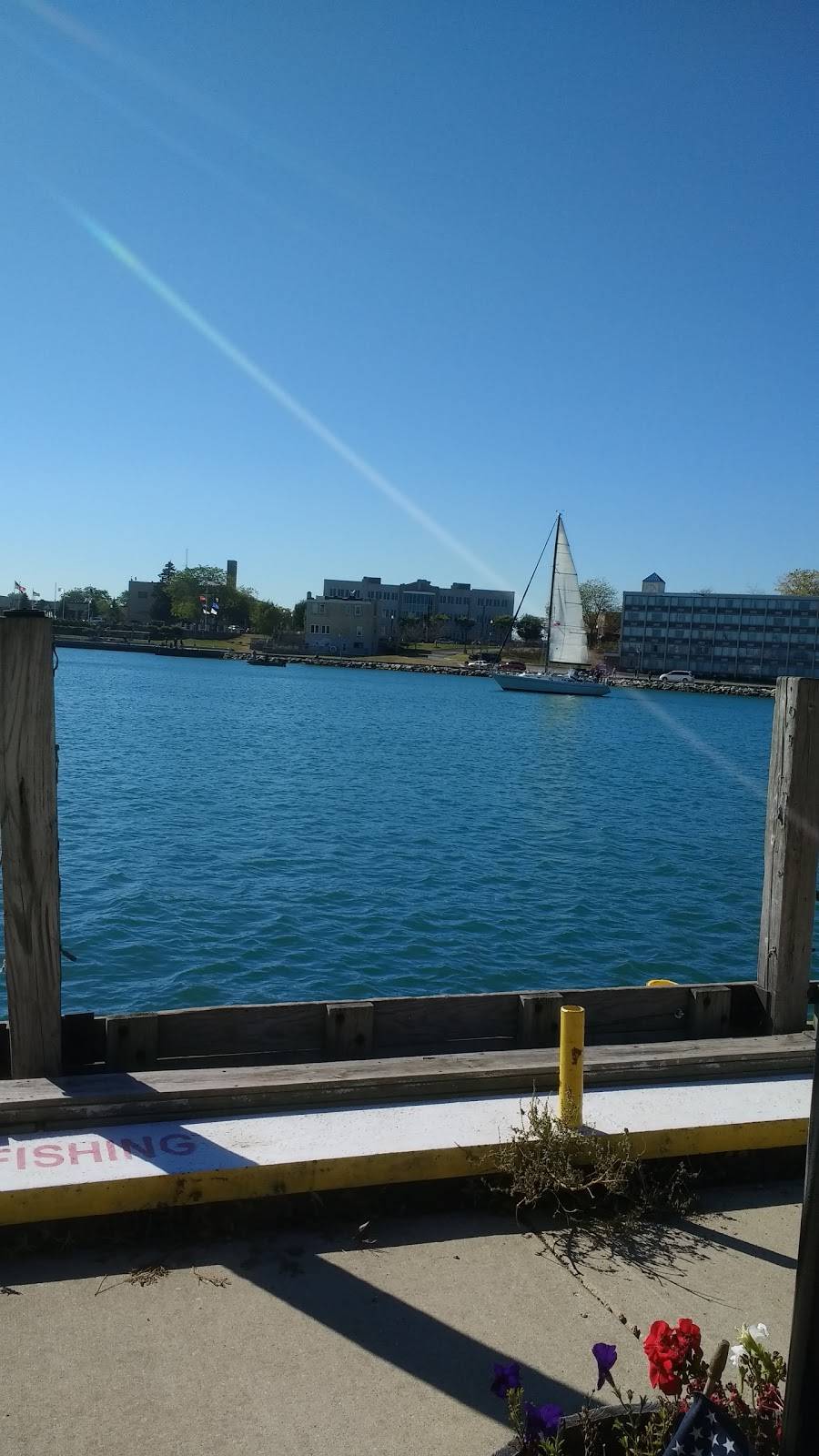 Kenosha Yacht Club | restaurant | 5130 4th Ave, Kenosha, WI 53140, USA | 2626522320 OR +1 262-652-2320