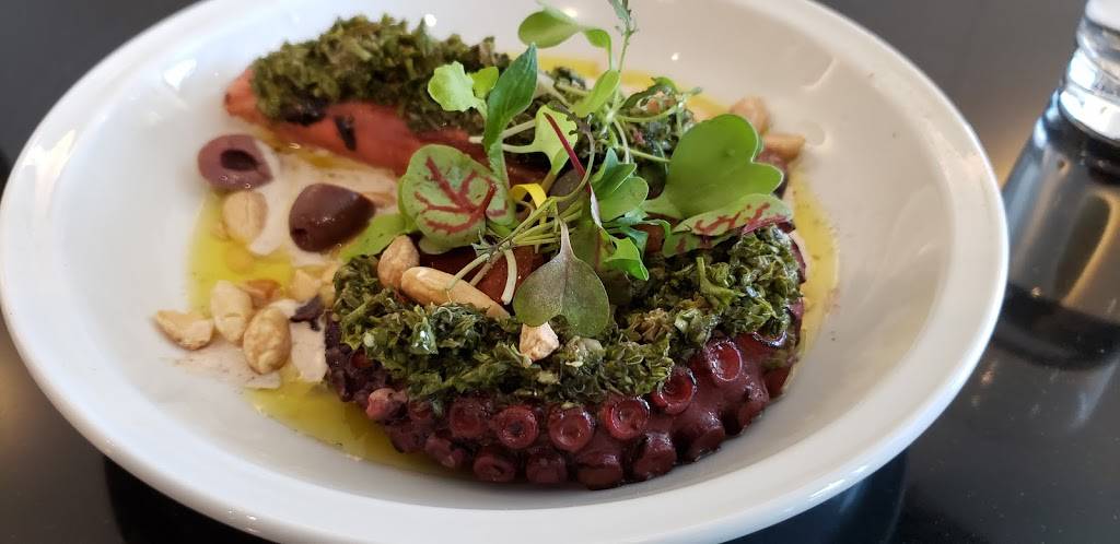 Robusto | restaurant | #26, Place Frontenac, Boulevard Leclerc O, Granby, QC J2G 1V3, Canada | 4509561956 OR +1 450-956-1956