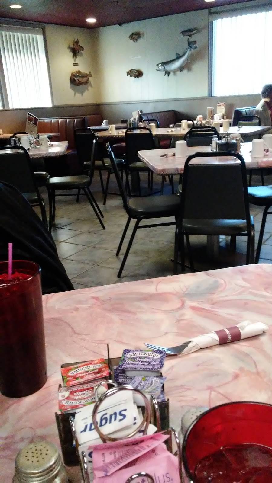 Whitlows Royal Room | restaurant | 4610 Airline Rd, Muskegon, MI 49441, USA | 2317399061 OR +1 231-739-9061