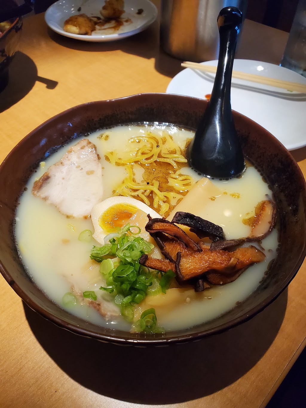 Nom Sushi Izakaya | restaurant | 410 S Palafox St, Pensacola, FL 32502, USA | 8504663125 OR +1 850-466-3125