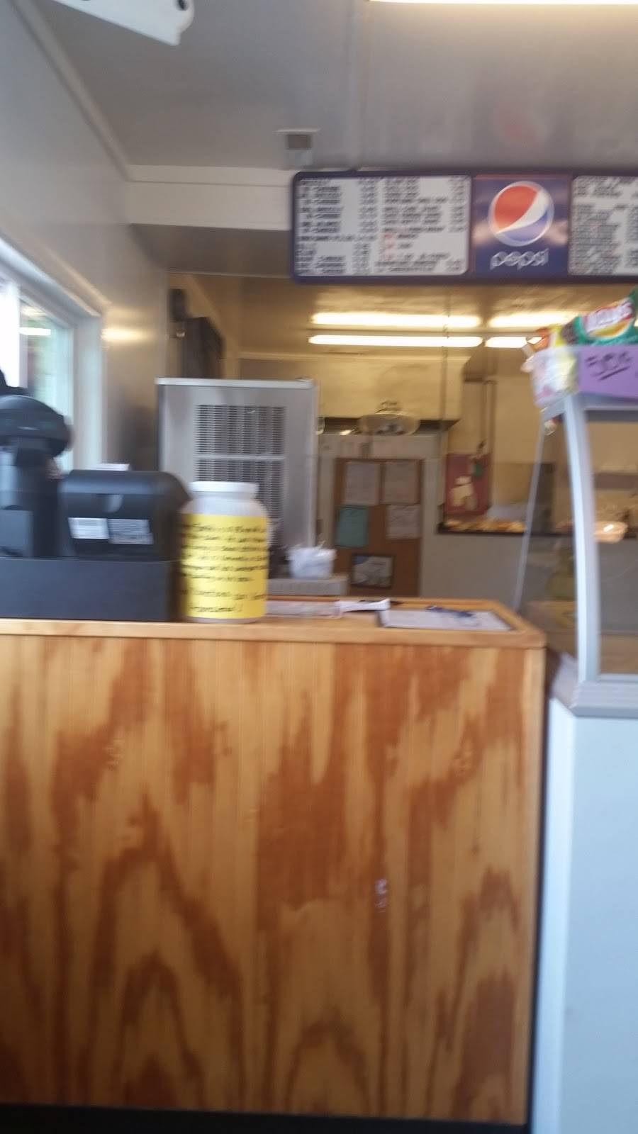 Bear Den | restaurant | 140 George Wallace Park Dr, Lexington, AL 35648, USA | 2562295599 OR +1 256-229-5599