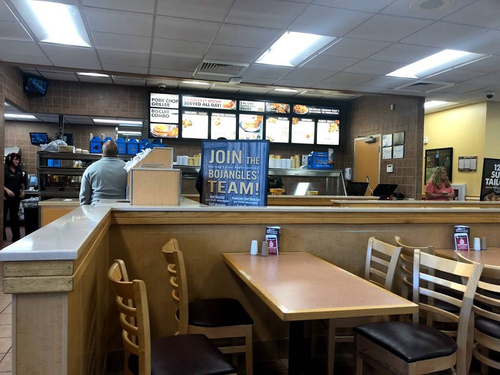 Bojangles Famous Chicken n Biscuits | restaurant | 5750 Corporation Dr, Hope Mills, NC 28348, USA | 9104263343 OR +1 910-426-3343