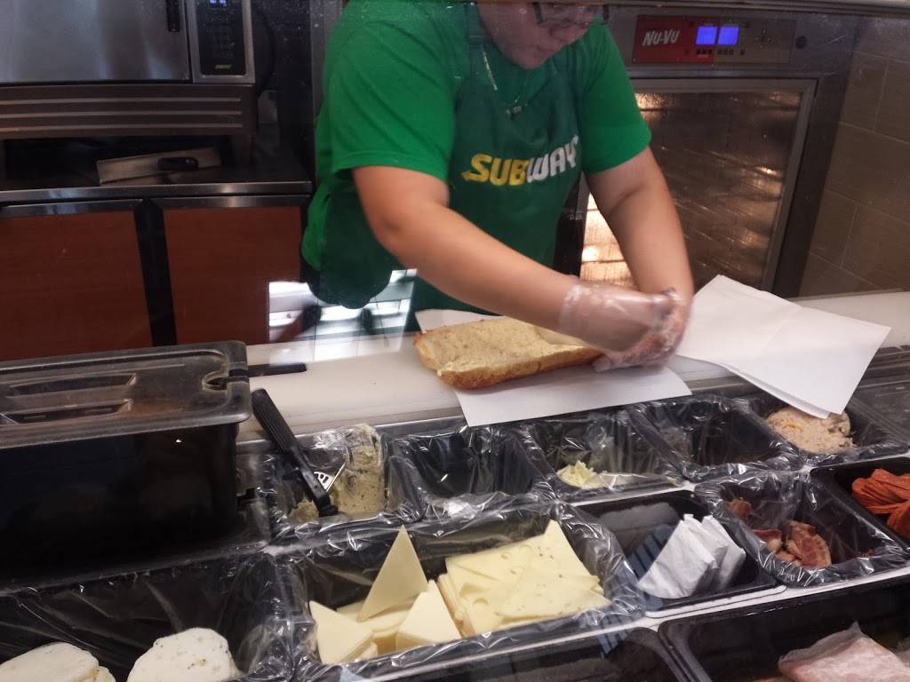 Subway Restaurants | restaurant | 12727 Ventura Blvd, Studio City, CA 91604, USA | 8189850409 OR +1 818-985-0409
