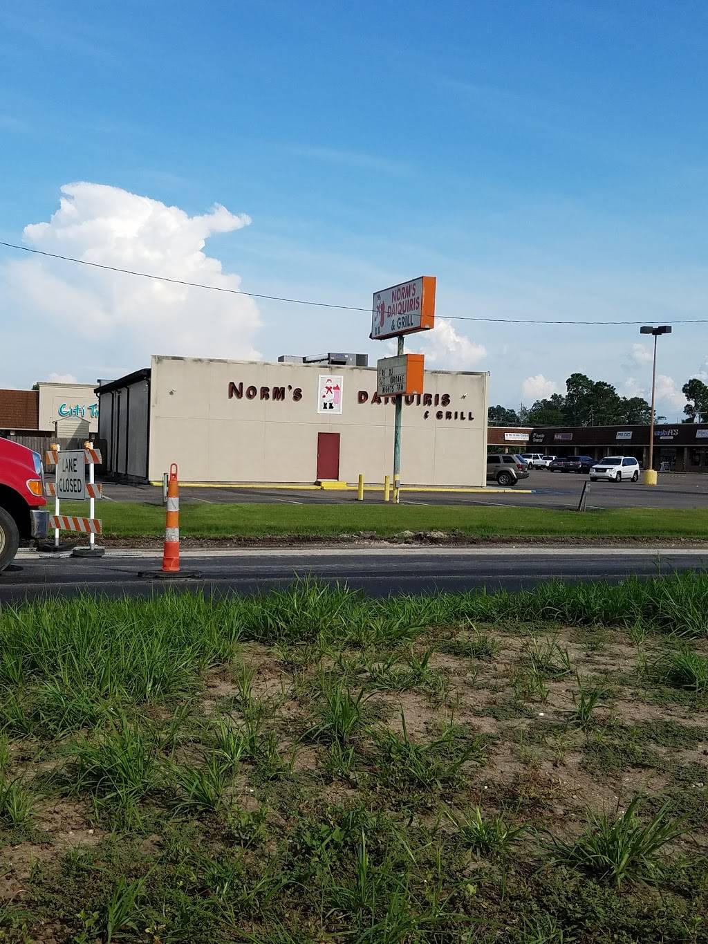 Norms Daiquiris & Grill | restaurant | 303 N Canal Blvd, Thibodaux, LA 70301, USA | 9854465393 OR +1 985-446-5393