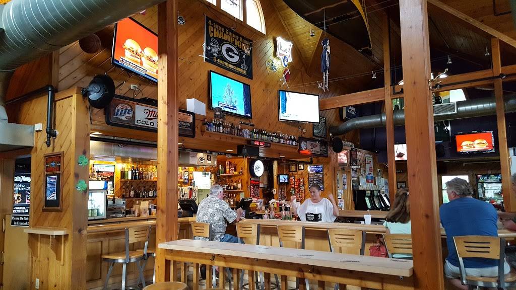 Curlys Waterfront Sports Bar & Grill | restaurant | W272N2696 Lakeview Blvd, Pewaukee, WI 53072, USA | 2626914243 OR +1 262-691-4243
