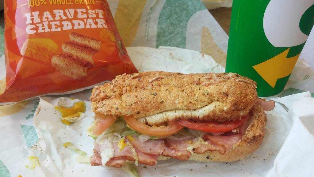 Subway | meal takeaway | 8819 14th Ave S, Seattle, WA 98108, USA | 2067623300 OR +1 206-762-3300