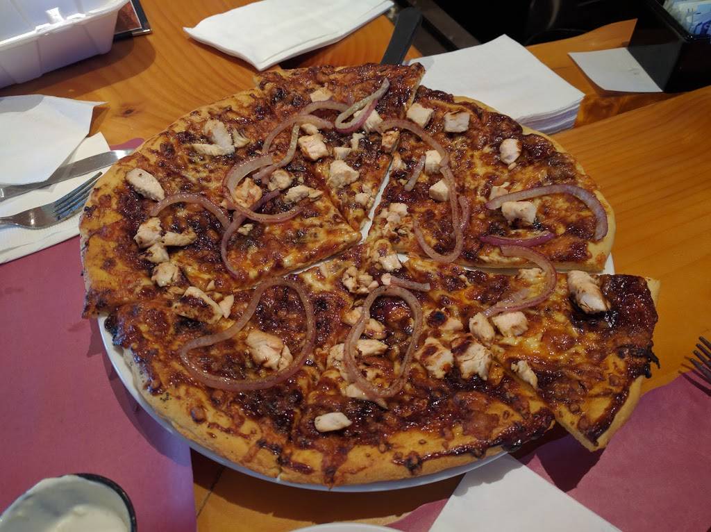 The Lodge Pub & Eatery | restaurant | 40 Breakneck Hill Rd, Lincoln, RI 02865, USA | 4017258510 OR +1 401-725-8510