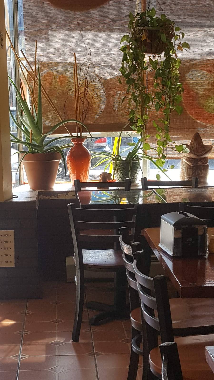 Los Tres Amigo Taqueria Inc | restaurant | 735 Dexter St, Central Falls, RI 02863, USA | 4017253331 OR +1 401-725-3331