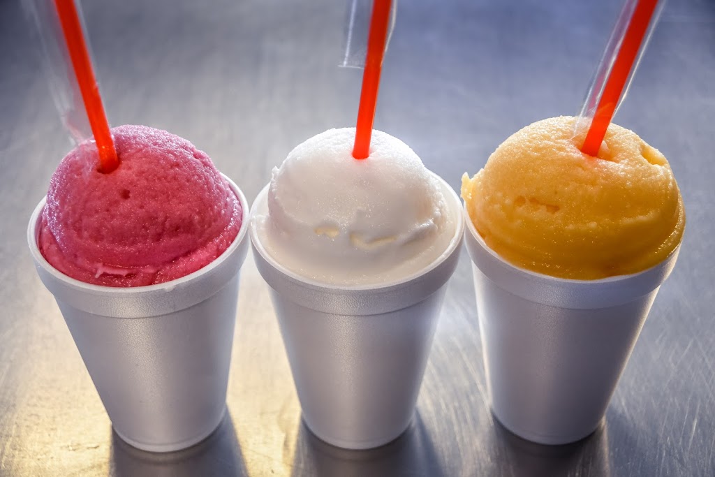 Carlas Red Hots | restaurant | 7516 S Cass Ave Suite B, Darien, IL 60561, USA | 6305894396 OR +1 630-589-4396