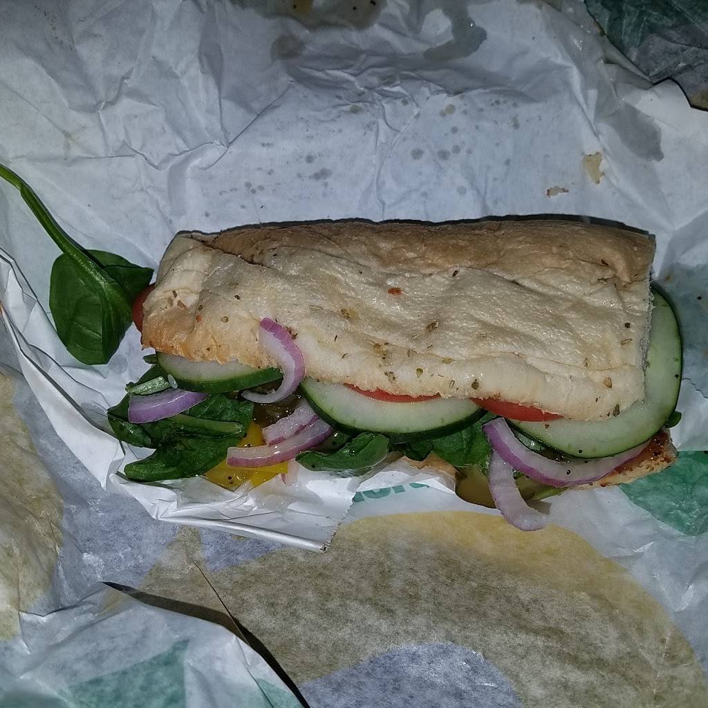 Subway | meal takeaway | 6601 US-90, Gautier, MS 39553, USA | 2288722001 OR +1 228-872-2001