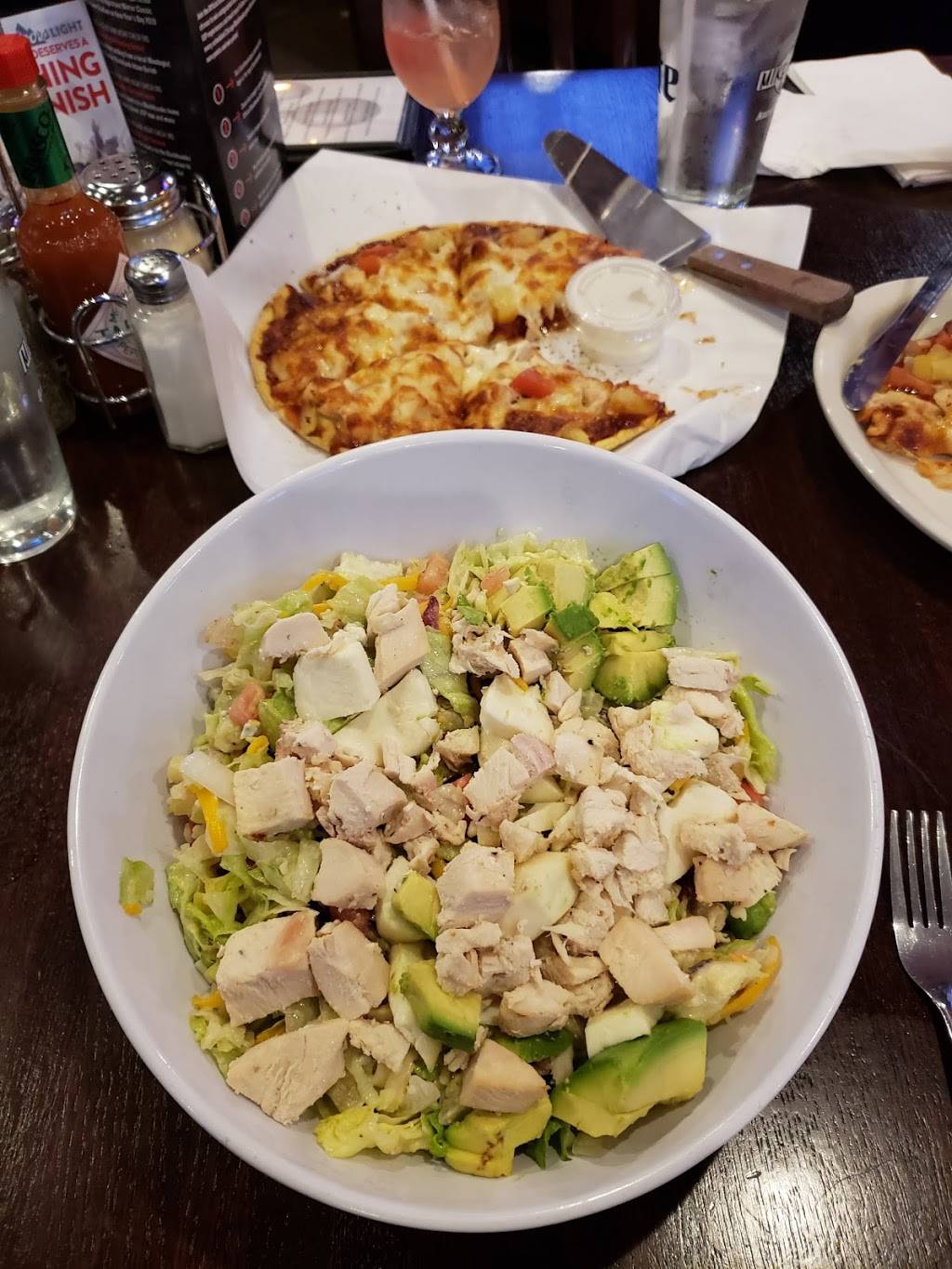 Mike & Denises Pizzeria & Pub | restaurant | 728 E Veterans Pkwy, Yorkville, IL 60560, USA | 6308829072 OR +1 630-882-9072