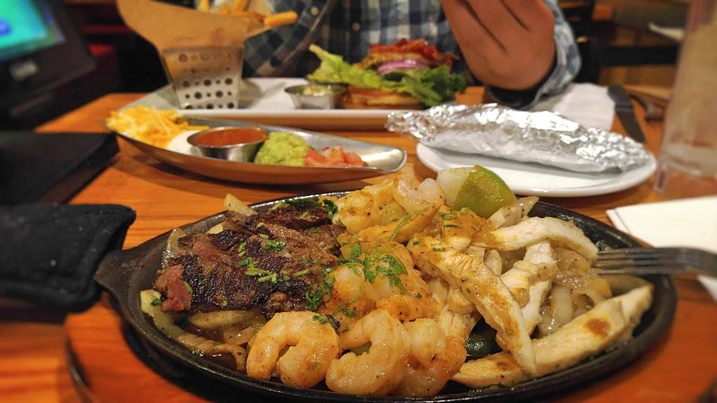 Chilis Grill & Bar | restaurant | 579 Highway 287 North, Lafayette, CO 80026, USA | 3036046197 OR +1 303-604-6197