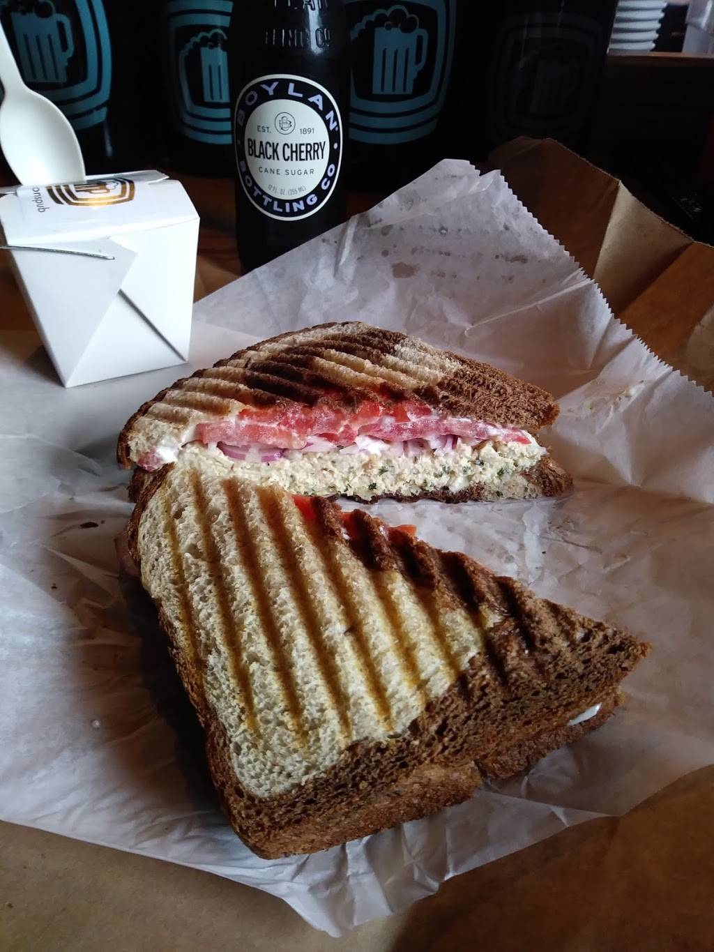 Clawsons Pub & Deli | restaurant | 1205 4th Ave S, Nashville, TN 37210, USA | 6154846069 OR +1 615-484-6069