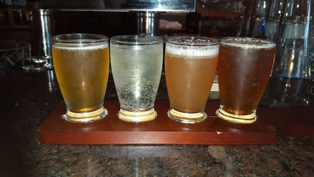 Chases Grille and Wingery | restaurant | 125 Lawrenceville St NW #400, Norcross, GA 30071, USA | 7704490229 OR +1 770-449-0229