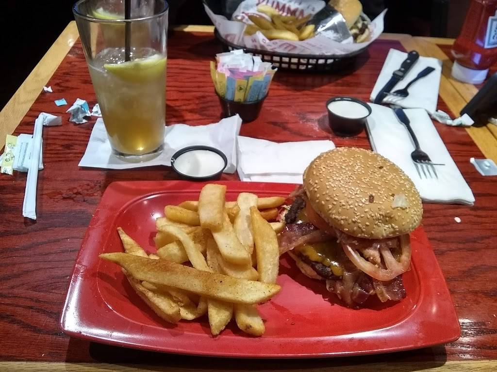 Red Robin Gourmet Burgers and Brews | restaurant | 1891 E Parks Hwy, Wasilla, AK 99654, USA | 9073737373 OR +1 907-373-7373