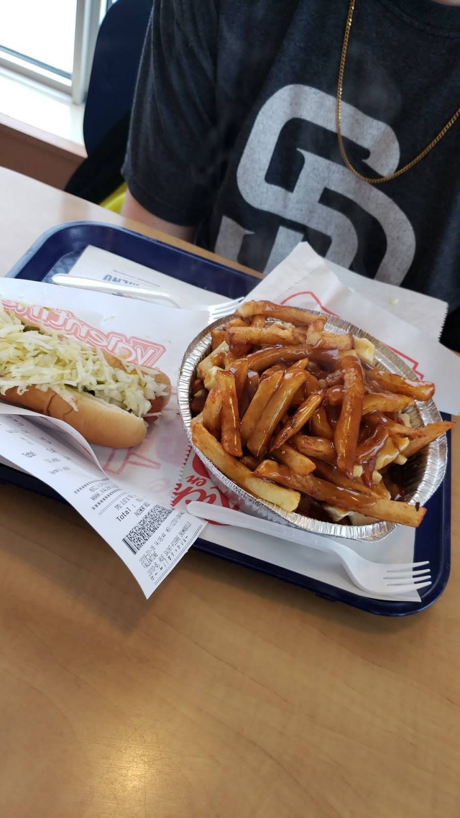 Valentine | restaurant | 2010 Rue Saint-Pierre, Drummondville, QC J2C 3Y5, Canada | 8194743881 OR +1 819-474-3881