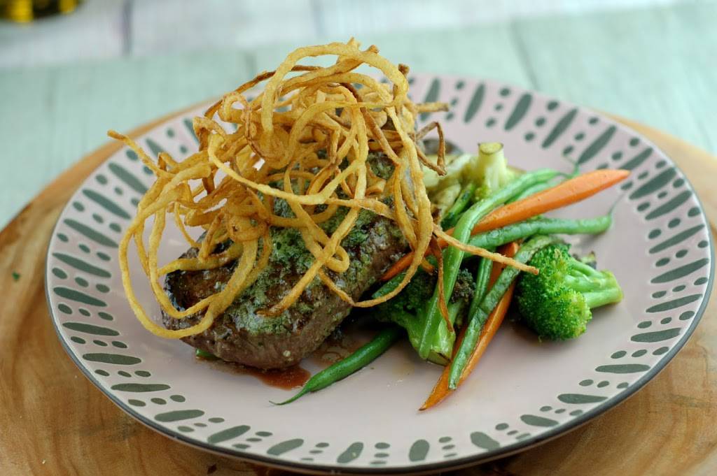 Riviera Bar and Grill | restaurant | 5500 Deltona Dr, Punta Gorda, FL 33950, USA | 9416392633 OR +1 941-639-2633