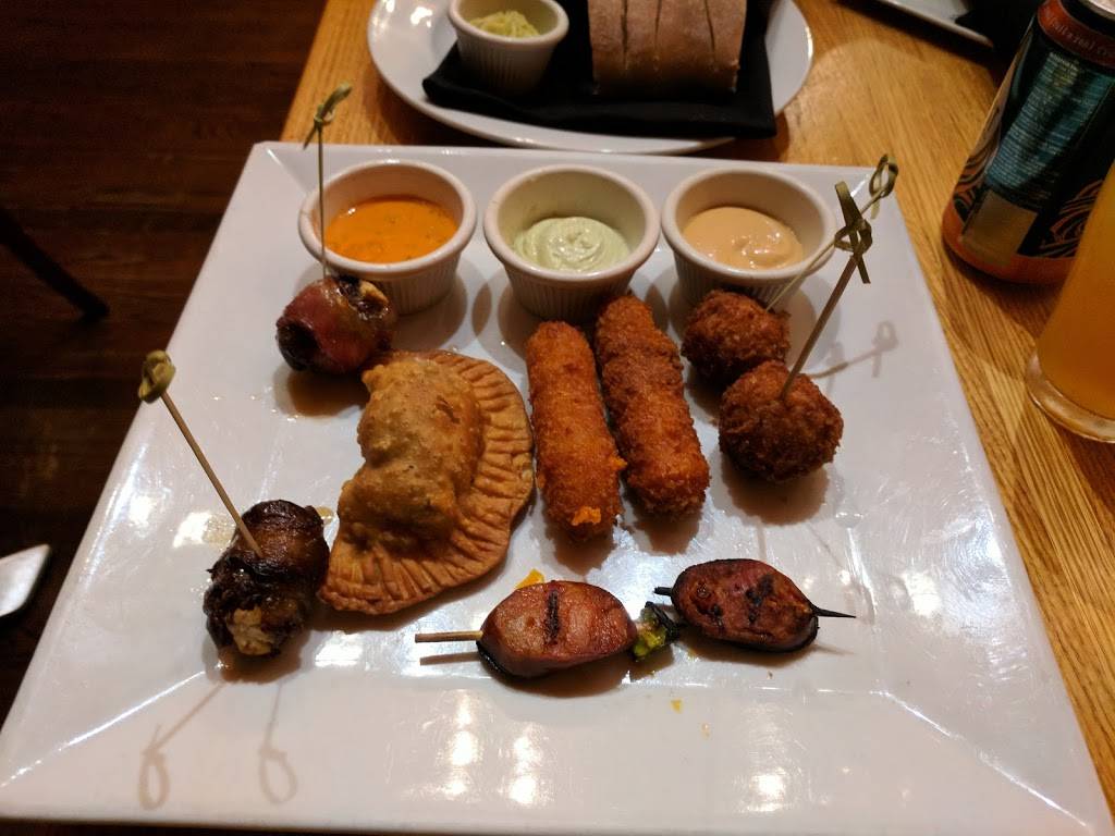 Crave | restaurant | 102 Main St, Ansonia, CT 06401, USA | 2037353300 OR +1 203-735-3300