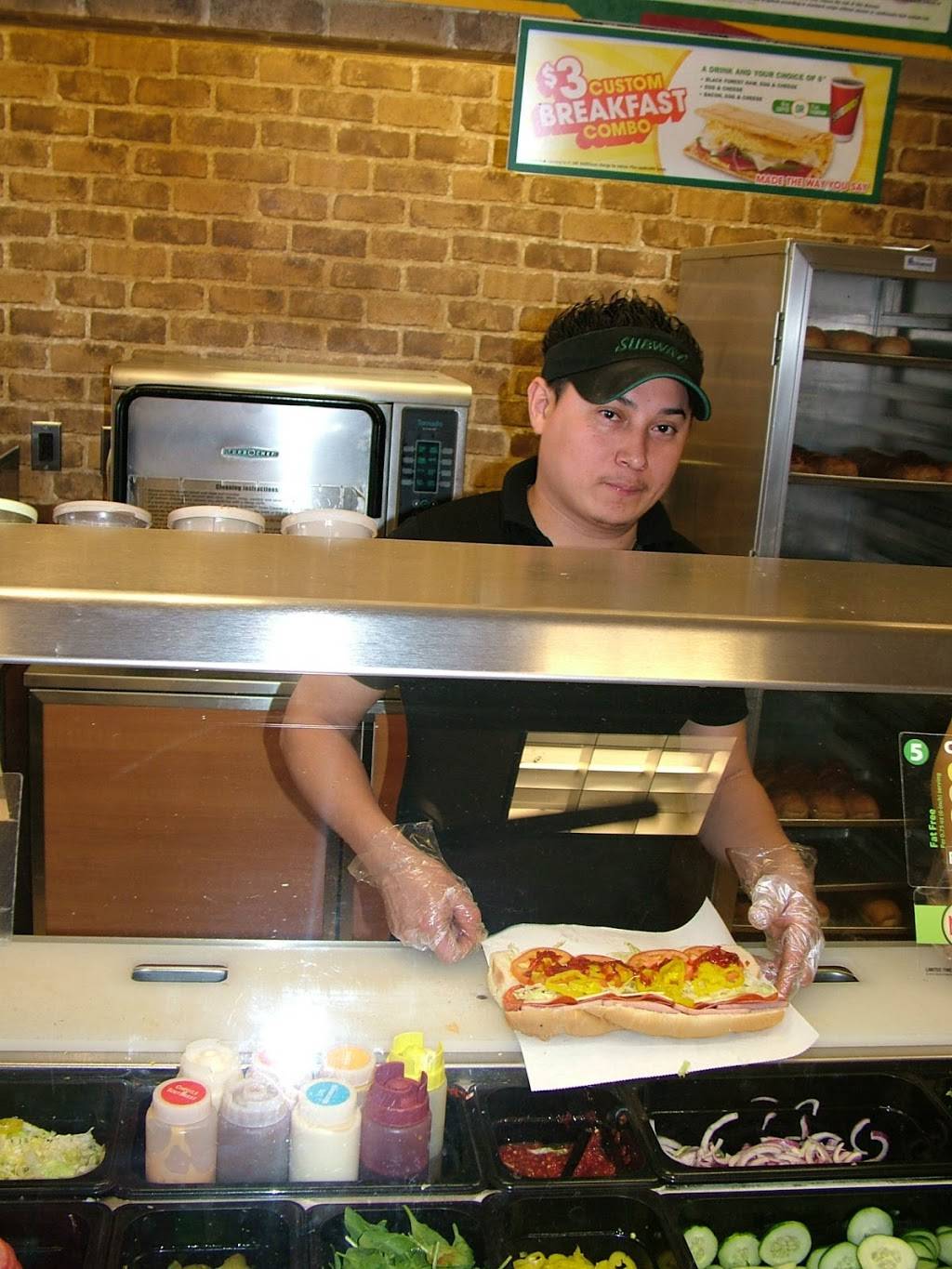 Subway | restaurant | 3388 Donnell Drive Unit #32, Penn Mar Shopping Center, Forestville, MD 20747, USA | 3019673300 OR +1 301-967-3300
