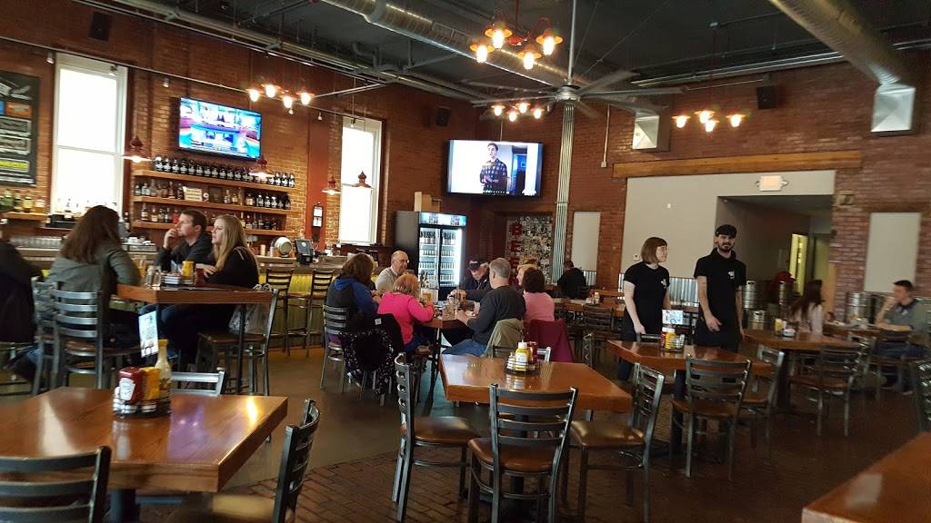 Iron Spike Brewing Company | restaurant | 150 E Simmons St, Galesburg, IL 61401, USA | 3092974718 OR +1 309-297-4718