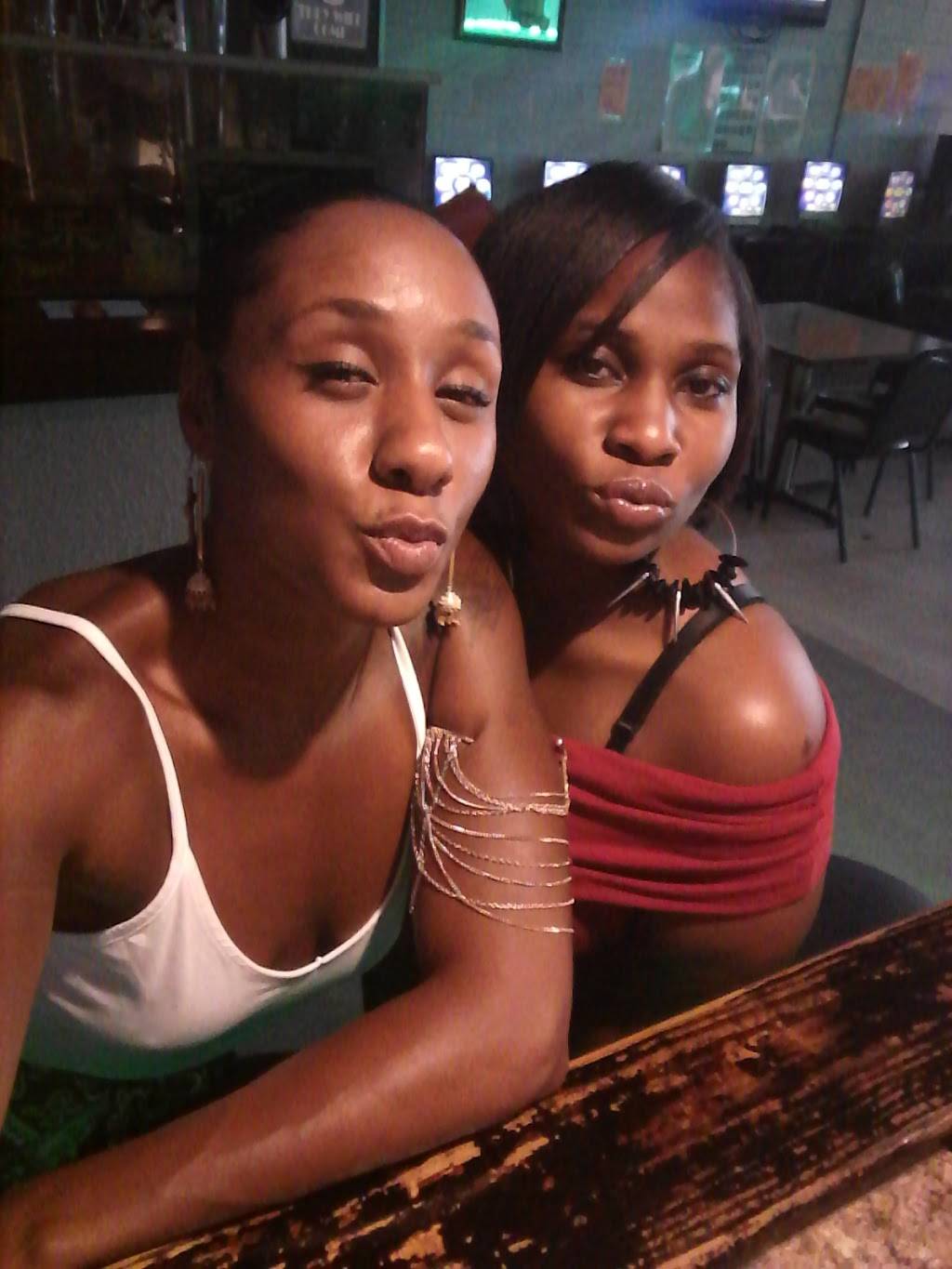 Club Jades Bar & Grill | restaurant | 836 S Fort Hood St, Killeen, TX 76541, USA | 2545262218 OR +1 254-526-2218