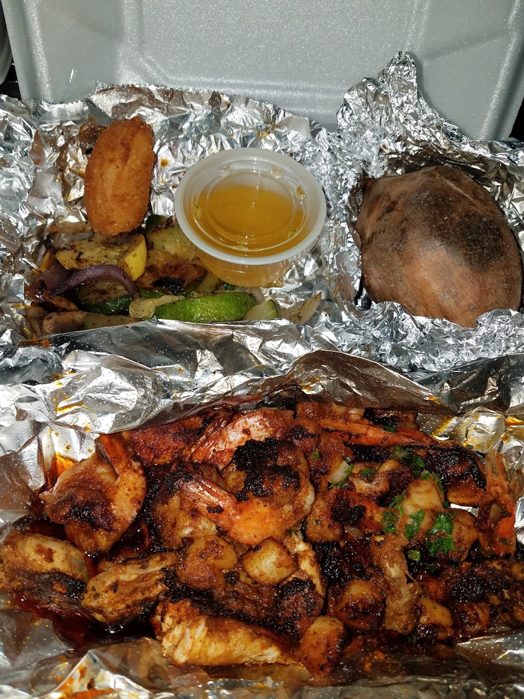 The Seineyard Seafood Restaurant | restaurant | 8056 Woodville Hwy, Tallahassee, FL 32305, USA | 8504219191 OR +1 850-421-9191