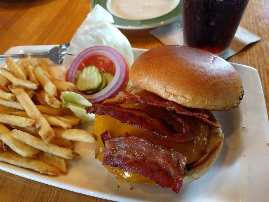 Applebees Grill + Bar | restaurant | 12 Colonnade Way, State College, PA 16803, USA | 8142353890 OR +1 814-235-3890