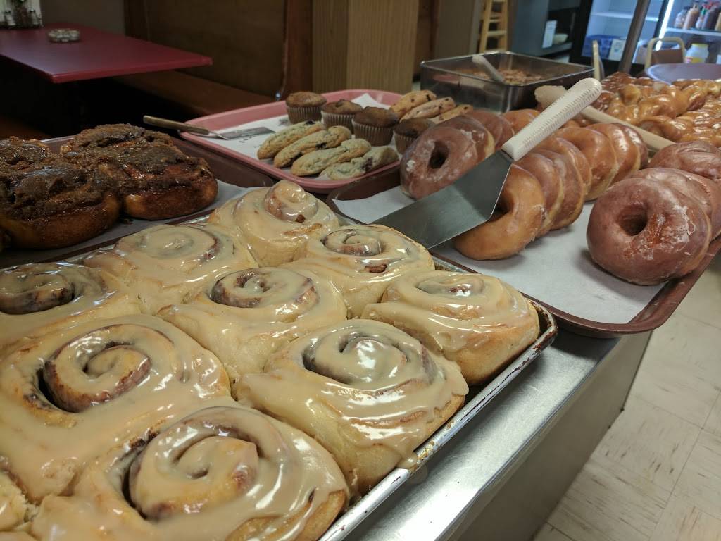 Carolyns Essenhaus | restaurant | 104 Main St, Arlington, KS 67514, USA | 6205384711 OR +1 620-538-4711