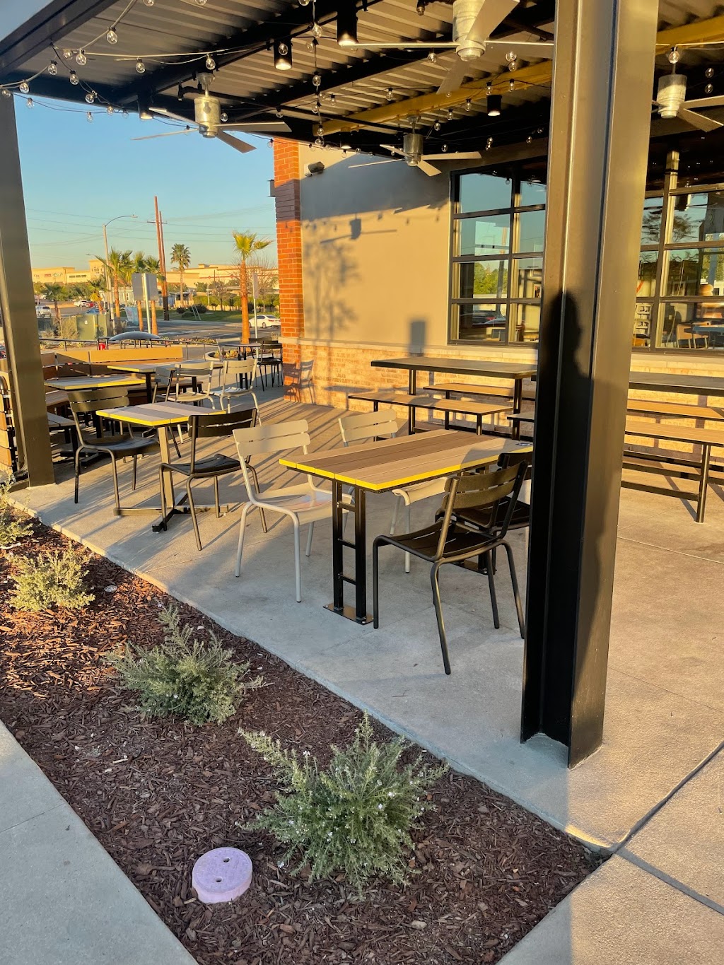 Raising Canes Chicken Fingers | meal takeaway | 840 N Main St, Corona, CA 92878, USA | 9514844932 OR +1 951-484-4932