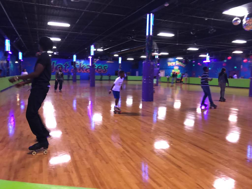 Hot Skates | restaurant | 1716 Whitehead Rd, Woodlawn, MD 21207, USA | 4102657525 OR +1 410-265-7525