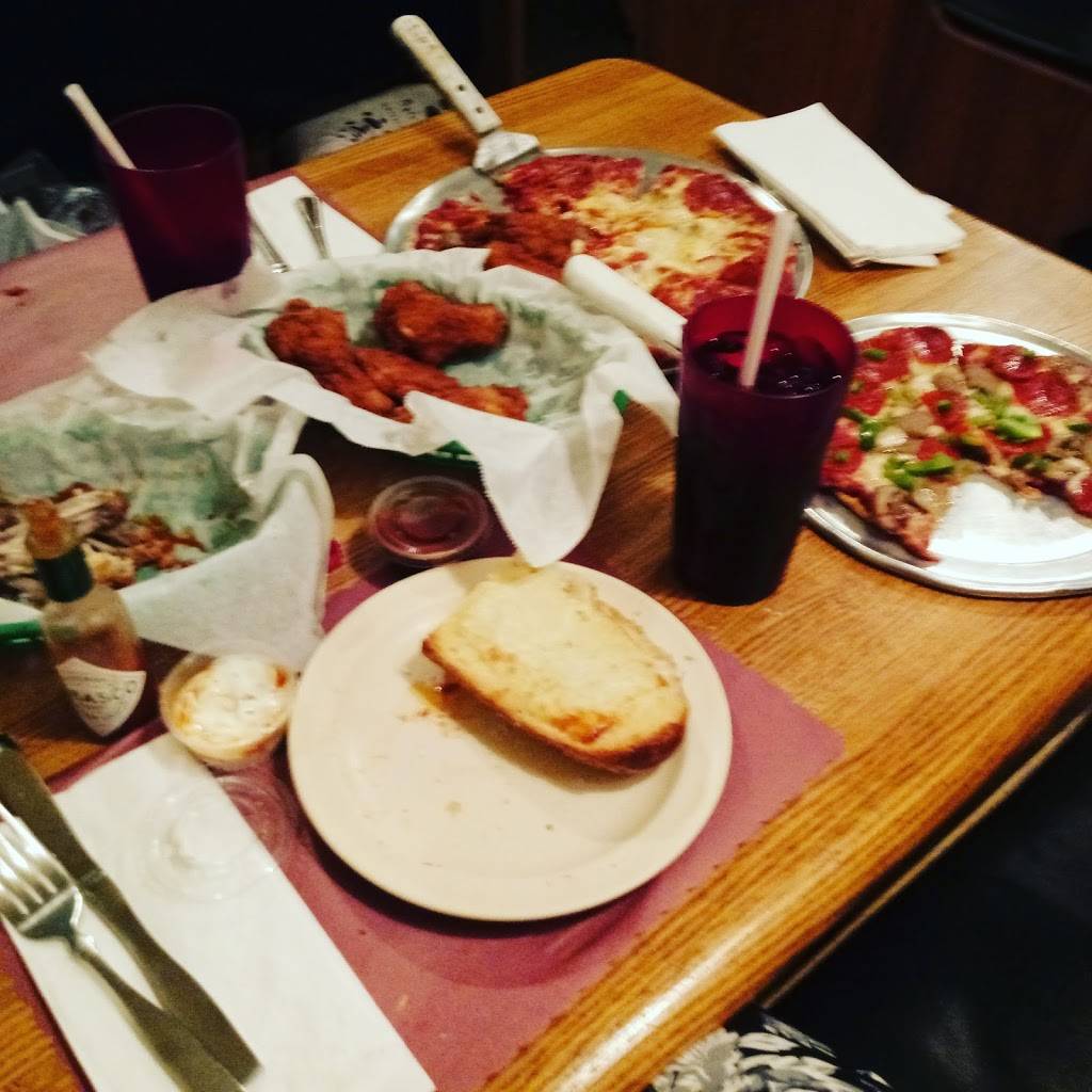 Neds Pizza | restaurant | 3246 S 27th St, Milwaukee, WI 53215, USA | 4146452400 OR +1 414-645-2400