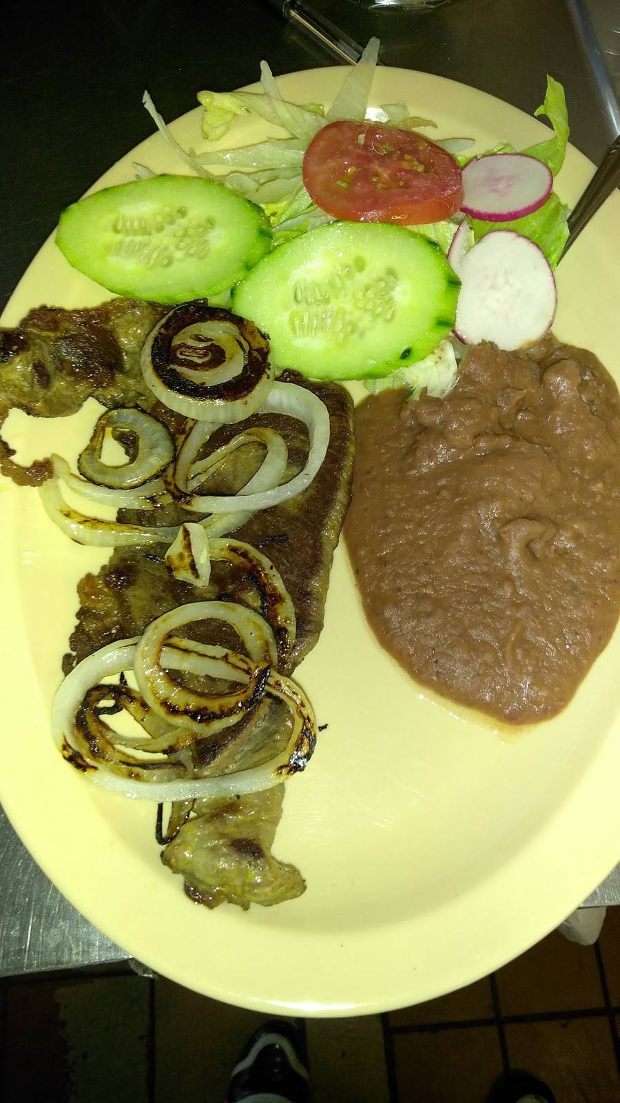 El Savoy Restaurant | restaurant | 2004, 2439 James M Wood Blvd, Los Angeles, CA 90006, USA | 2138417261 OR +1 213-841-7261