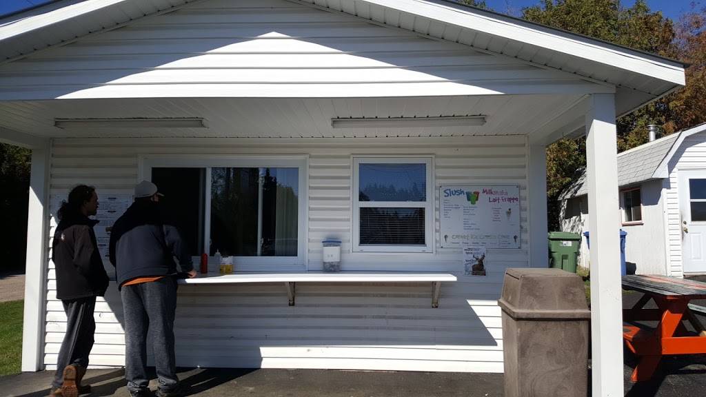 Casse-Croûte chez Ti-Ray | restaurant | 31 Route Principale O, Sainte-Cécile-de-Masham, QC J0X 2W0, Canada | 8194561222 OR +1 819-456-1222