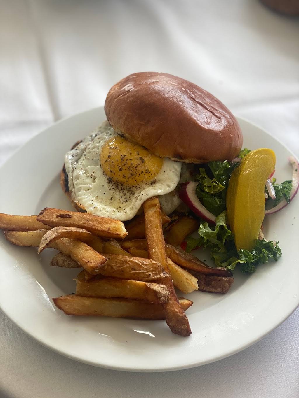 The Lakehouse | restaurant | 2025 Lakeshore Dr, Mandeville, LA 70471, USA | 9856263006 OR +1 985-626-3006