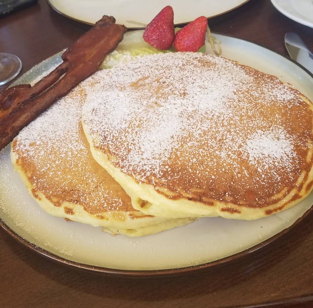 Desmonds at The S | restaurant | 71777 Frank Sinatra Dr Suite S, Rancho Mirage, CA 92270, USA | 7603282111 OR +1 760-328-2111