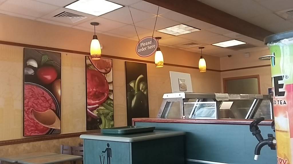 Subway Restaurants | restaurant | 6105 W Hollywood Blvd, Hollywood, FL 33024, USA | 9549661117 OR +1 954-966-1117