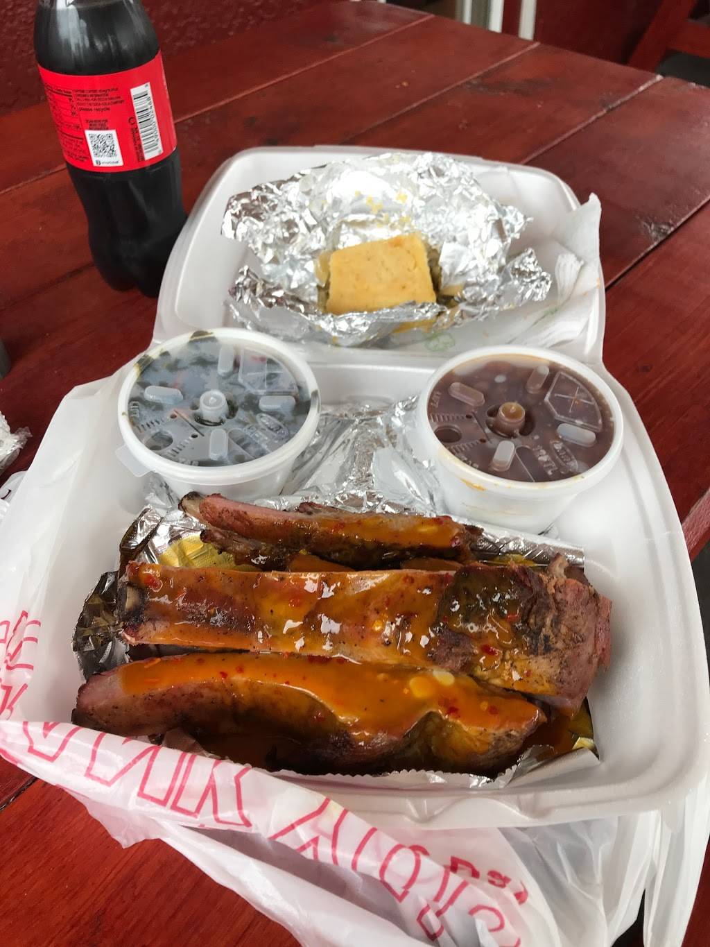 Finger Lickin BBQ & Wings | restaurant | 218 N Orange St, New Smyrna Beach, FL 32168, USA | 3864103427 OR +1 386-410-3427