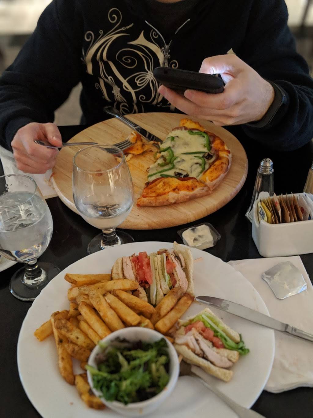 Jardins Le Pavillon | restaurant | 7700 Chemin de la Côte-de-Liesse, Saint-Laurent, QC H4T 1E7, Canada | 5147317821 OR +1 514-731-7821